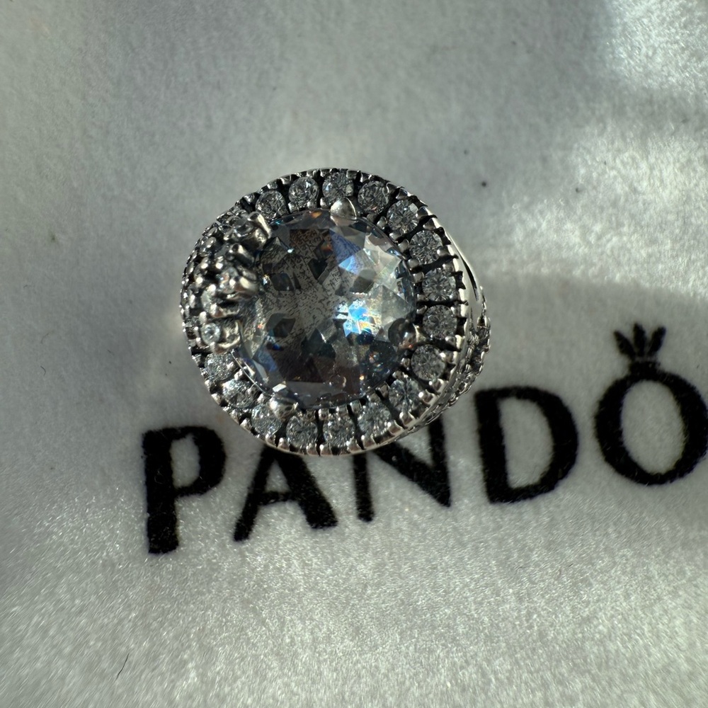 Beautiful Pandora Frosted Snowflake Charm - Picture 2 of 2
